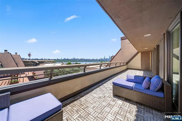 $688,000 | 300 Gorge Road, Unit 62, Cliffside Park, NJ 07010