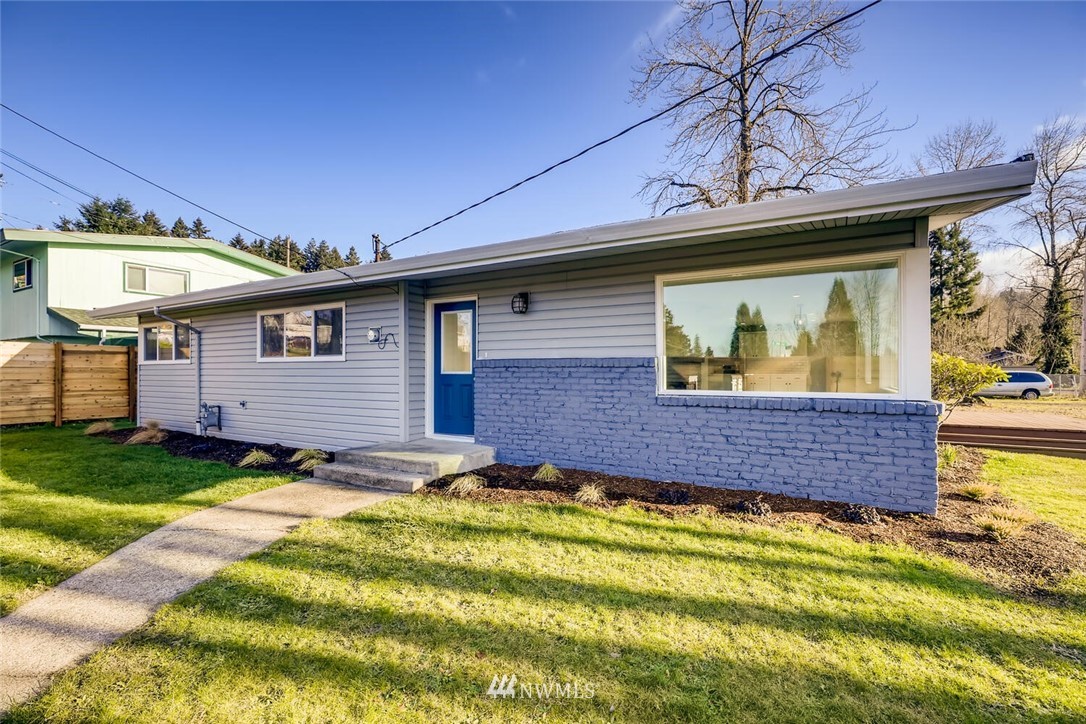 12710 64th Avenue South Seattle, WA 98178 - Photo 2 of 19 Gallery Image 2