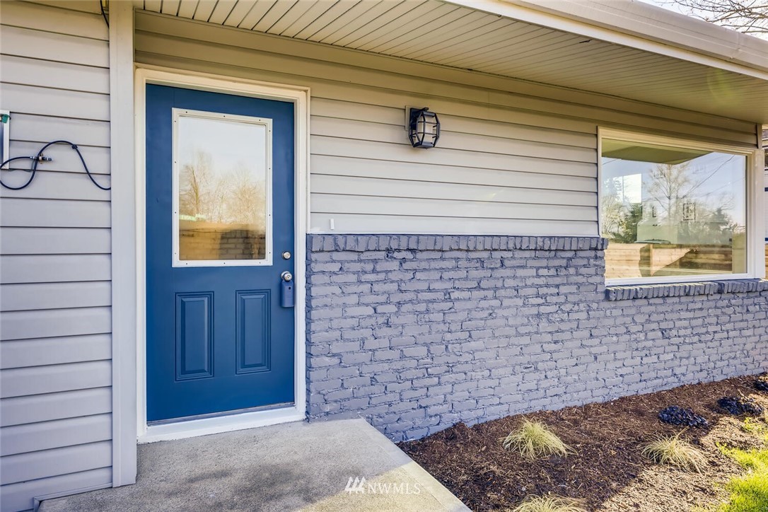 12710 64th Avenue South Seattle, WA 98178 - Photo 12 of 19 Gallery Image 12