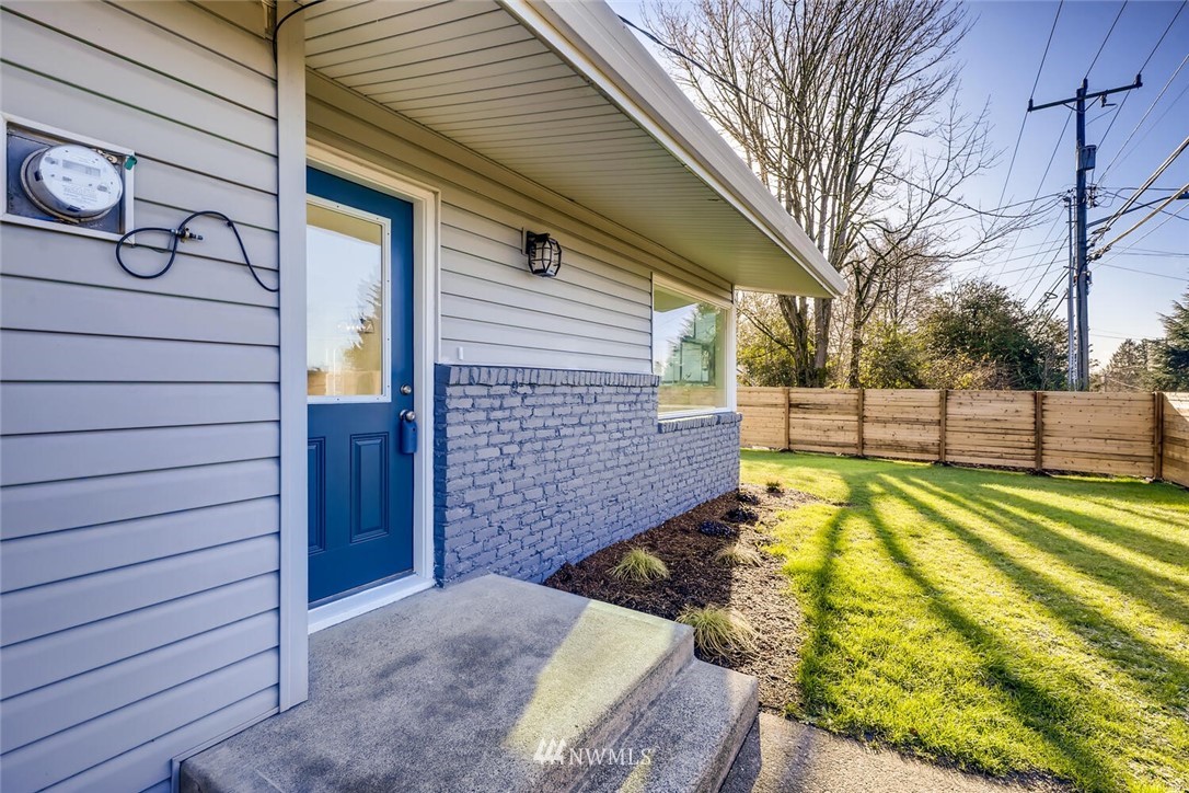 12710 64th Avenue South Seattle, WA 98178 - Photo 13 of 19 Gallery Image 13
