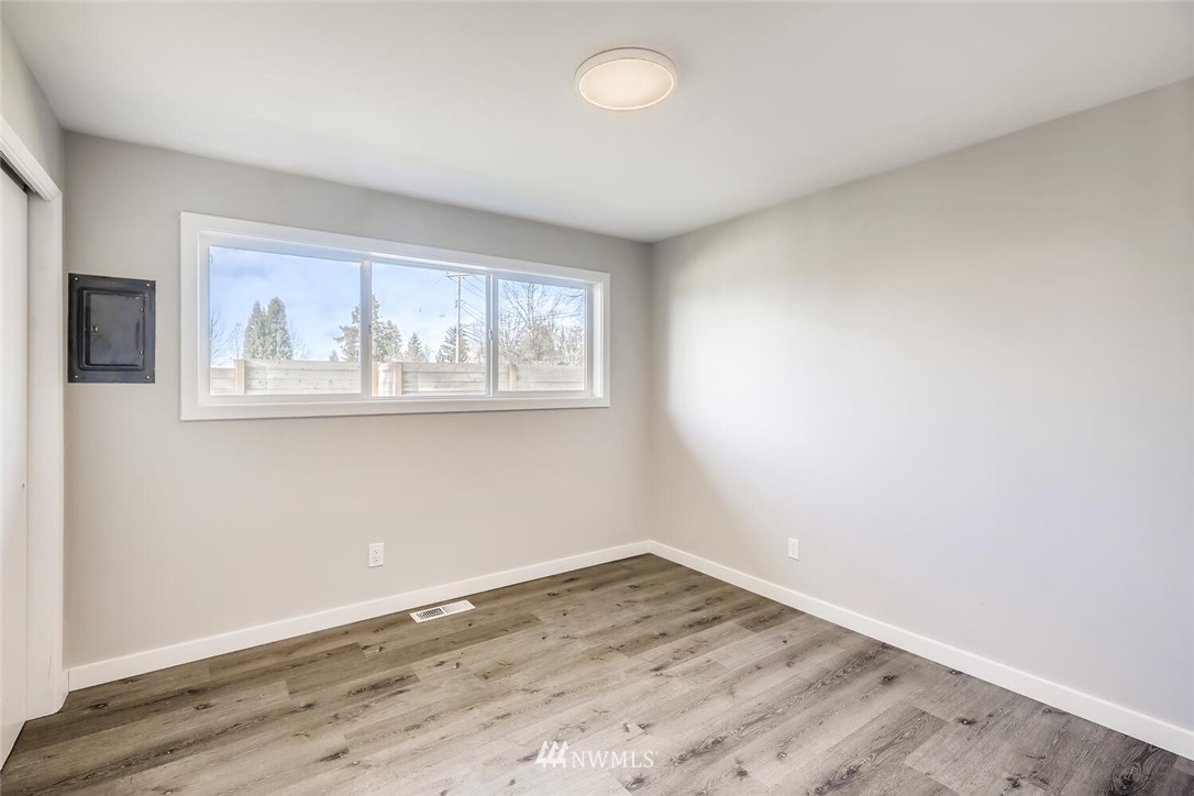 12710 64th Avenue South Seattle, WA 98178 - Photo 15 of 19 Gallery Image 15