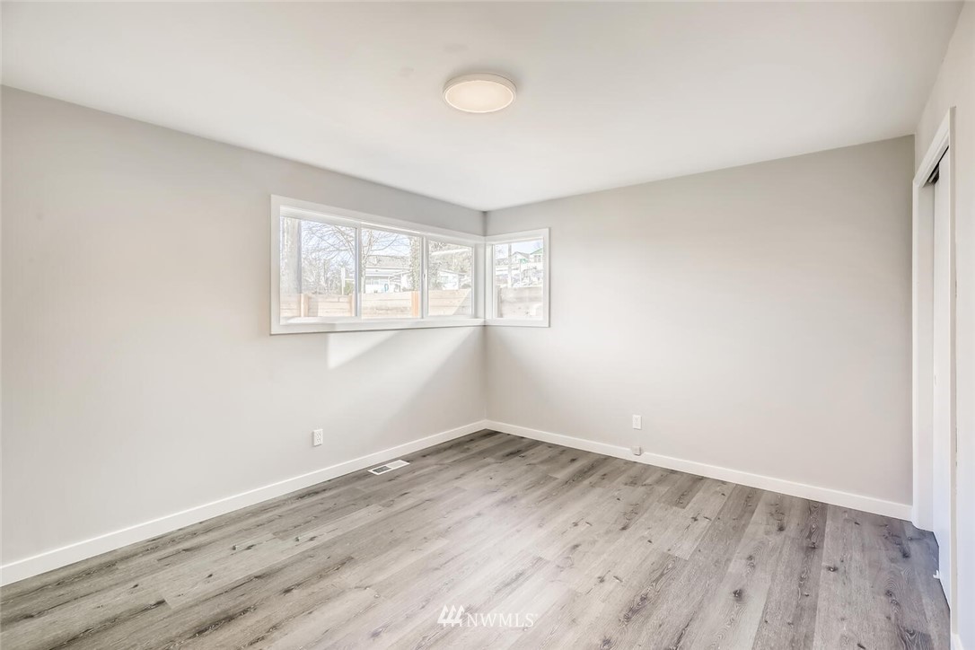 12710 64th Avenue South Seattle, WA 98178 - Photo 16 of 19 Gallery Image 16