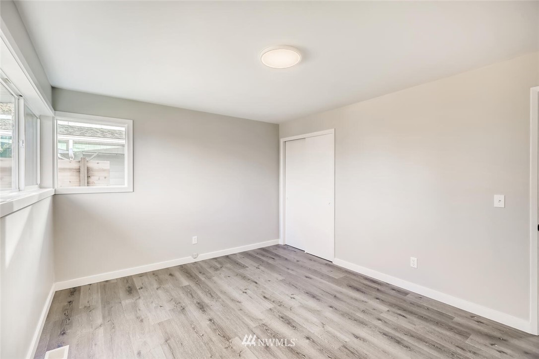 12710 64th Avenue South Seattle, WA 98178 - Photo 17 of 19 Gallery Image 17