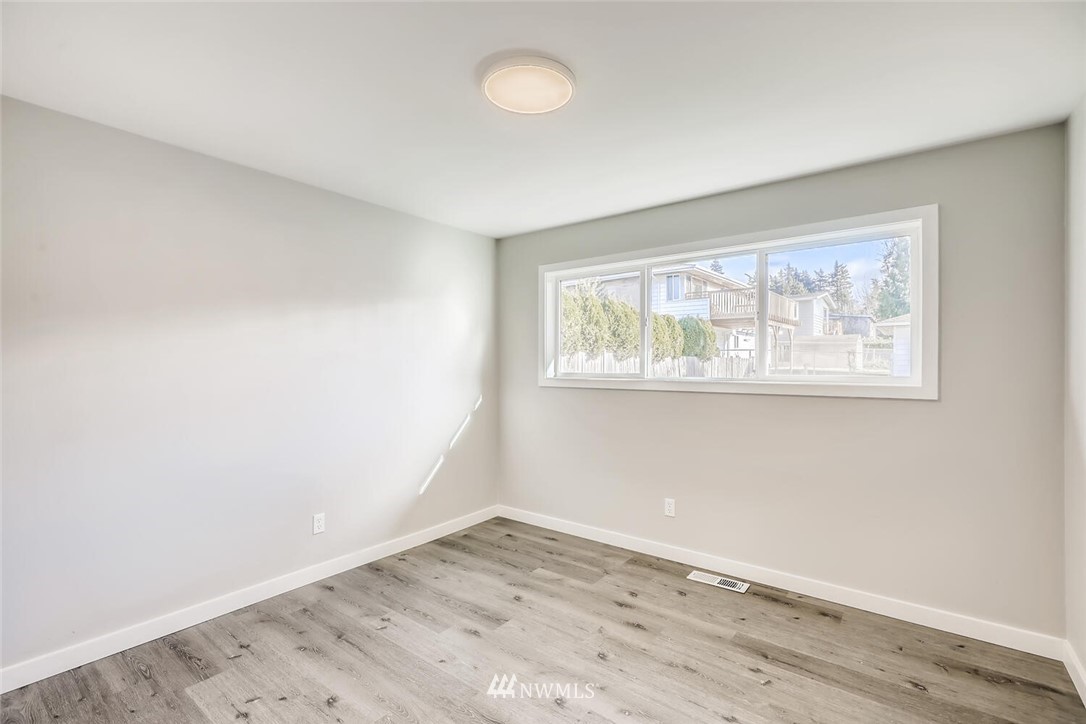 12710 64th Avenue South Seattle, WA 98178 - Photo 18 of 19 Gallery Image 18