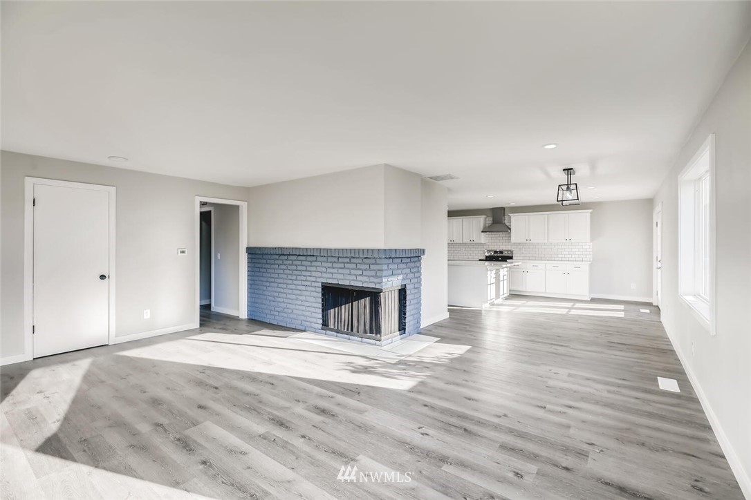 12710 64th Avenue South Seattle, WA 98178 - Photo 6 of 19 Gallery Image 6