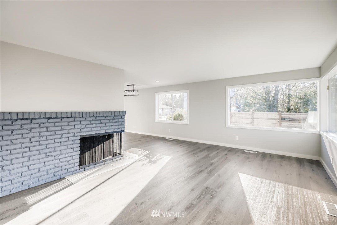12710 64th Avenue South Seattle, WA 98178 - Photo 7 of 19 Gallery Image 7