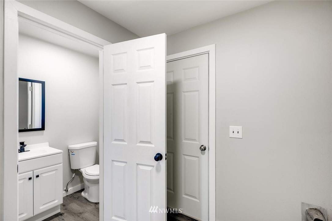 12710 64th Avenue South Seattle, WA 98178 - Photo 10 of 19 Gallery Image 10