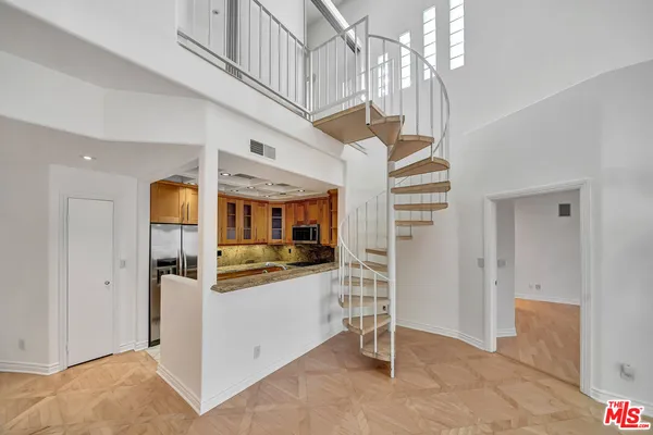 $1,050,000 | 4477 Woodman Avenue, Unit 305, Sherman Oaks, CA 91423