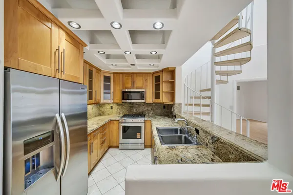 $1,050,000 | 4477 Woodman Avenue, Unit 305, Sherman Oaks, CA 91423