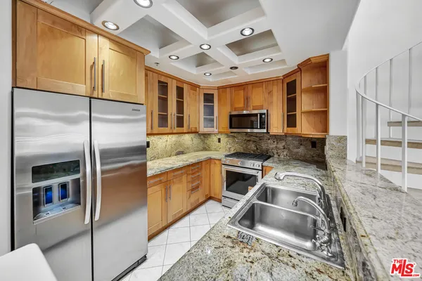 $1,050,000 | 4477 Woodman Avenue, Unit 305, Sherman Oaks, CA 91423
