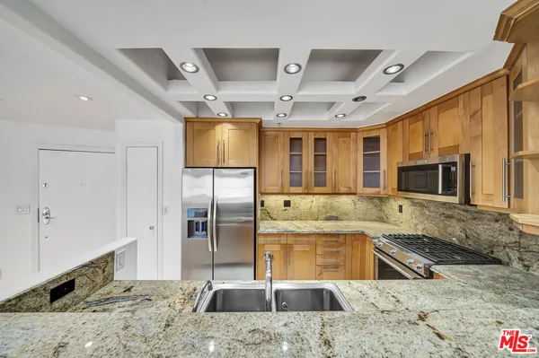 $1,050,000 | 4477 Woodman Avenue, Unit 305, Sherman Oaks, CA 91423