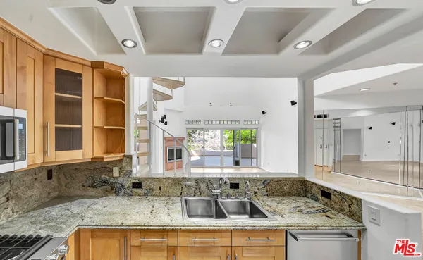 $1,050,000 | 4477 Woodman Avenue, Unit 305, Sherman Oaks, CA 91423