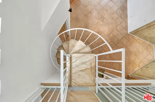 $1,050,000 | 4477 Woodman Avenue, Unit 305, Sherman Oaks, CA 91423