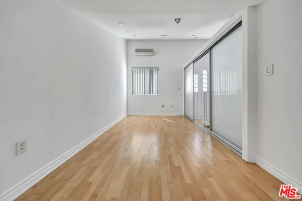 $1,050,000 | 4477 Woodman Avenue, Unit 305, Sherman Oaks, CA 91423