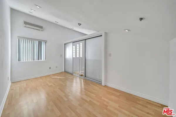 $1,050,000 | 4477 Woodman Avenue, Unit 305, Sherman Oaks, CA 91423