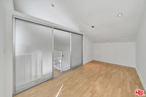 $1,050,000 | 4477 Woodman Avenue, Unit 305, Sherman Oaks, CA 91423