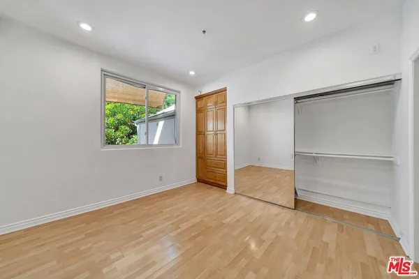 $1,050,000 | 4477 Woodman Avenue, Unit 305, Sherman Oaks, CA 91423