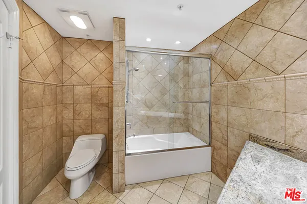 $1,050,000 | 4477 Woodman Avenue, Unit 305, Sherman Oaks, CA 91423