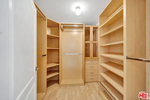 $1,050,000 | 4477 Woodman Avenue, Unit 305, Sherman Oaks, CA 91423