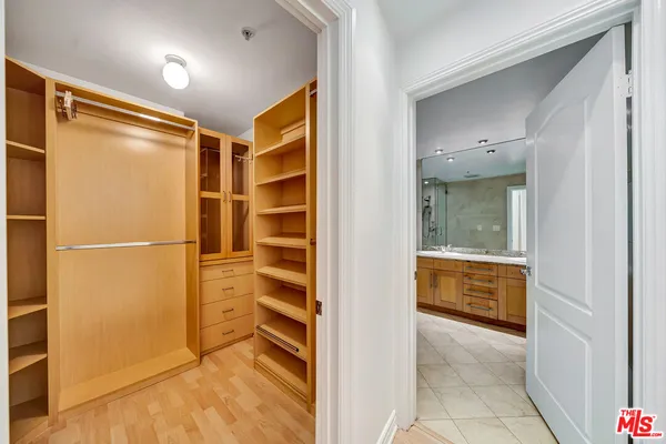 $1,050,000 | 4477 Woodman Avenue, Unit 305, Sherman Oaks, CA 91423