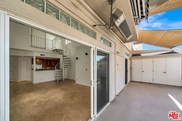 $1,050,000 | 4477 Woodman Avenue, Unit 305, Sherman Oaks, CA 91423