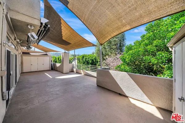$1,050,000 | 4477 Woodman Avenue, Unit 305, Sherman Oaks, CA 91423