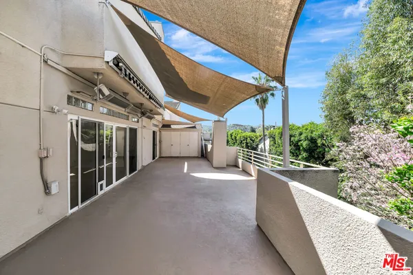 $1,050,000 | 4477 Woodman Avenue, Unit 305, Sherman Oaks, CA 91423