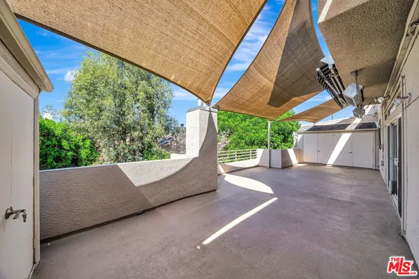 $1,050,000 | 4477 Woodman Avenue, Unit 305, Sherman Oaks, CA 91423
