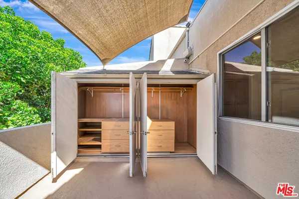 $1,050,000 | 4477 Woodman Avenue, Unit 305, Sherman Oaks, CA 91423