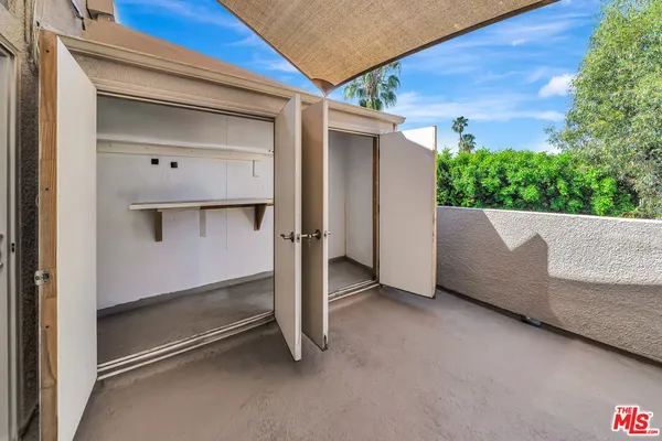$1,050,000 | 4477 Woodman Avenue, Unit 305, Sherman Oaks, CA 91423