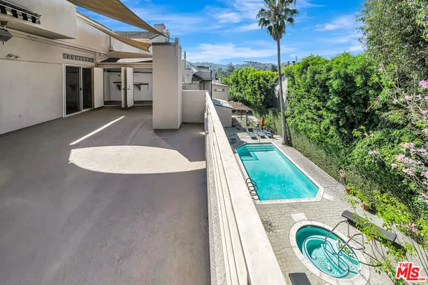 $1,050,000 | 4477 Woodman Avenue, Unit 305, Sherman Oaks, CA 91423