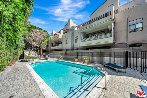 $1,050,000 | 4477 Woodman Avenue, Unit 305, Sherman Oaks, CA 91423