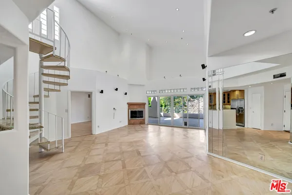 $1,050,000 | 4477 Woodman Avenue, Unit 305, Sherman Oaks, CA 91423