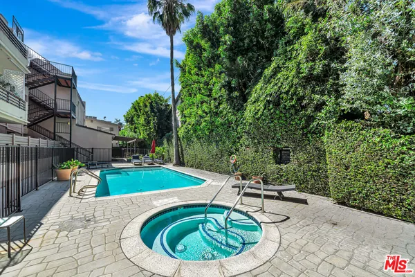 $1,050,000 | 4477 Woodman Avenue, Unit 305, Sherman Oaks, CA 91423