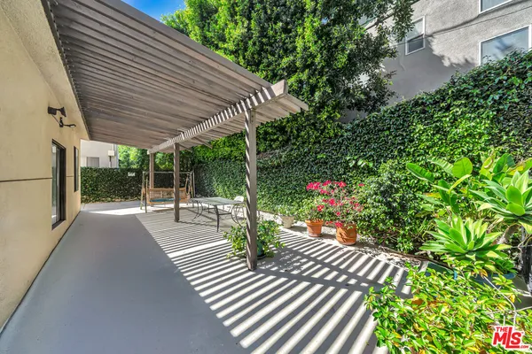 $1,050,000 | 4477 Woodman Avenue, Unit 305, Sherman Oaks, CA 91423