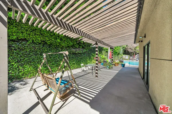 $1,050,000 | 4477 Woodman Avenue, Unit 305, Sherman Oaks, CA 91423