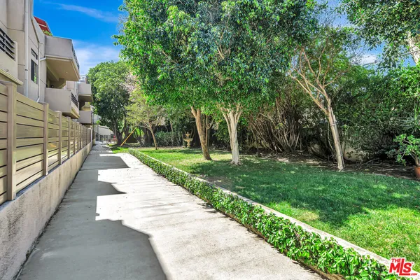 $1,050,000 | 4477 Woodman Avenue, Unit 305, Sherman Oaks, CA 91423