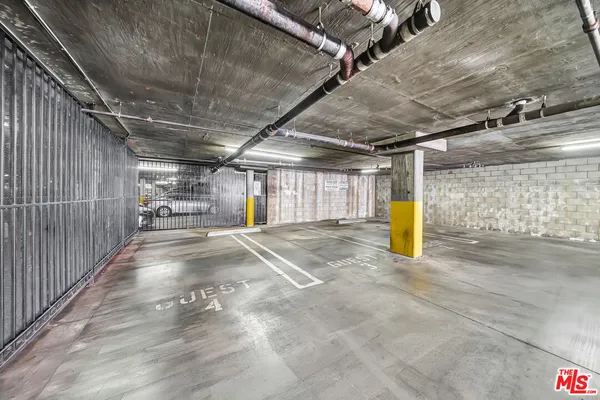 $1,050,000 | 4477 Woodman Avenue, Unit 305, Sherman Oaks, CA 91423