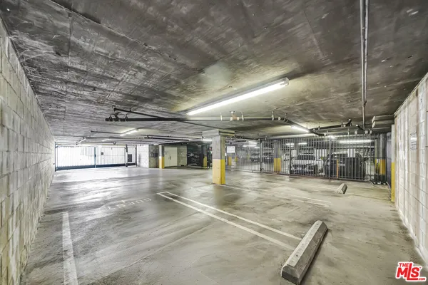 $1,050,000 | 4477 Woodman Avenue, Unit 305, Sherman Oaks, CA 91423