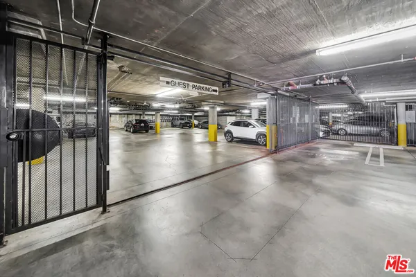 $1,050,000 | 4477 Woodman Avenue, Unit 305, Sherman Oaks, CA 91423