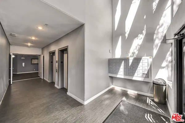 $1,050,000 | 4477 Woodman Avenue, Unit 305, Sherman Oaks, CA 91423