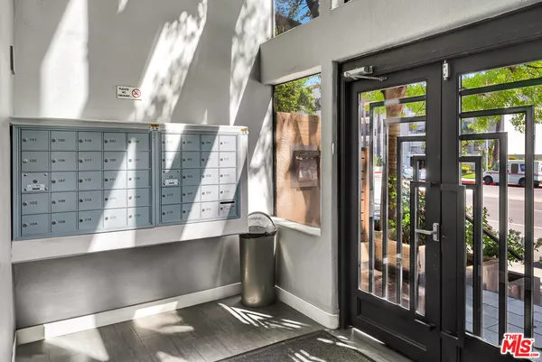 $1,050,000 | 4477 Woodman Avenue, Unit 305, Sherman Oaks, CA 91423