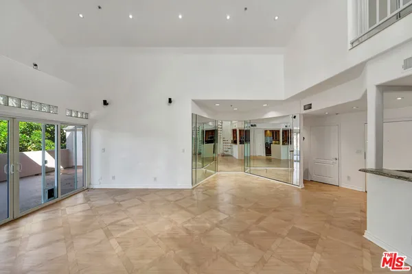 $1,050,000 | 4477 Woodman Avenue, Unit 305, Sherman Oaks, CA 91423