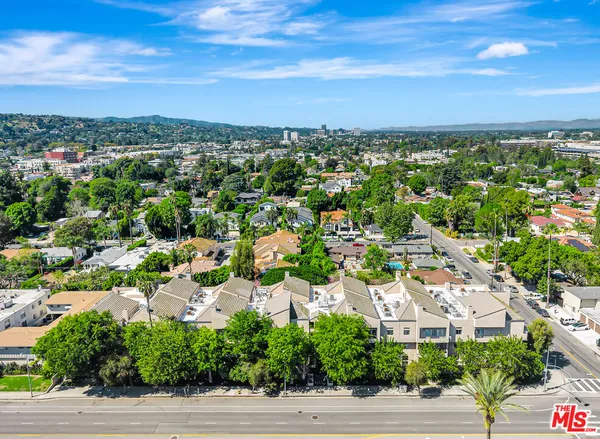 $1,050,000 | 4477 Woodman Avenue, Unit 305, Sherman Oaks, CA 91423