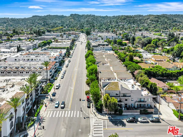 $1,050,000 | 4477 Woodman Avenue, Unit 305, Sherman Oaks, CA 91423
