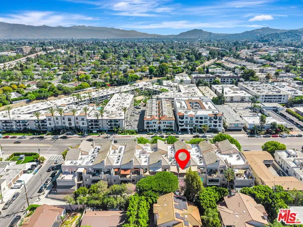 $1,050,000 | 4477 Woodman Avenue, Unit 305, Sherman Oaks, CA 91423