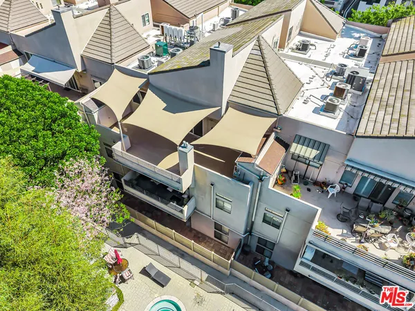 $1,050,000 | 4477 Woodman Avenue, Unit 305, Sherman Oaks, CA 91423