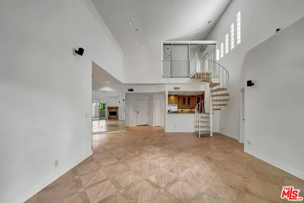 $1,050,000 | 4477 Woodman Avenue, Unit 305, Sherman Oaks, CA 91423