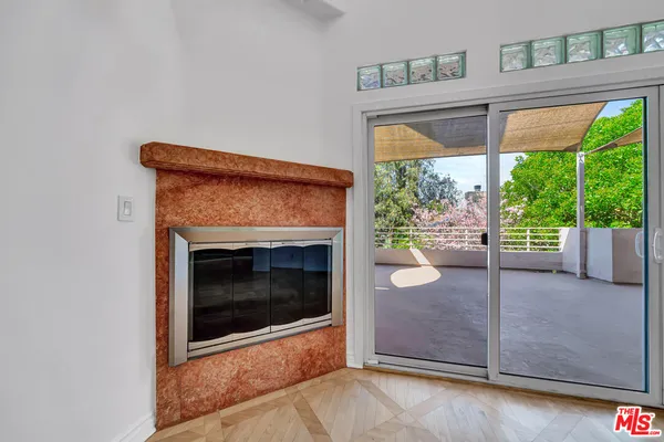 $1,050,000 | 4477 Woodman Avenue, Unit 305, Sherman Oaks, CA 91423