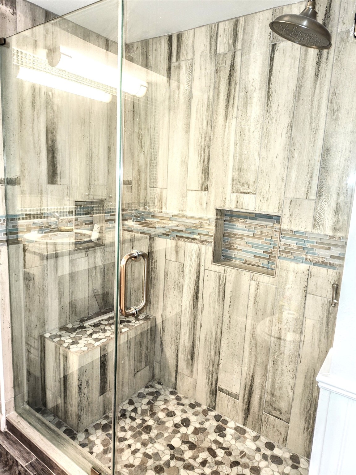 500 Tiki Drive, Unit 213 Tiki Island, TX 77554 - Photo 15 of 25 a bathroom with a shower and a tub